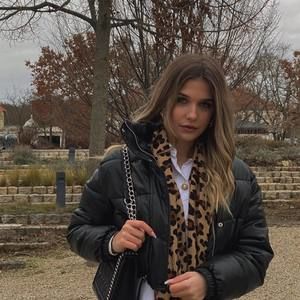 Meet your Posher, Liza